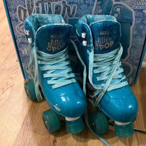 GTX Glitter Pop Blue Roller Skates - Picture 1 of 3